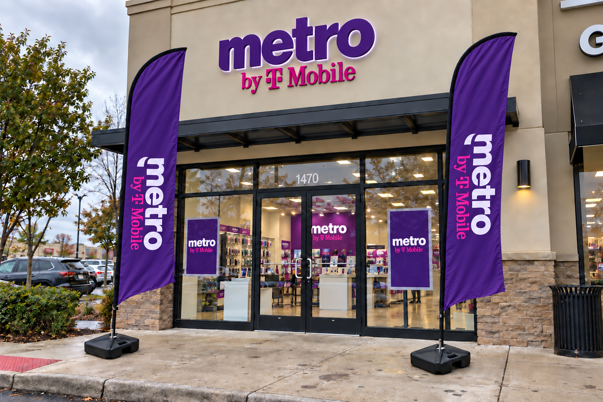 13 ft Metro by T-Mobile Advertising Feather Flag